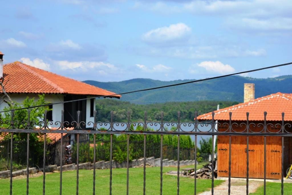Sichanova Guest House Bruchkovtsi Bagian luar foto