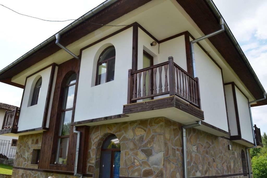 Sichanova Guest House Bruchkovtsi Bagian luar foto