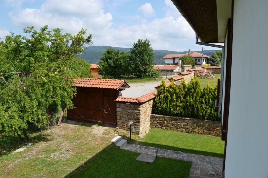 Sichanova Guest House Bruchkovtsi Bagian luar foto