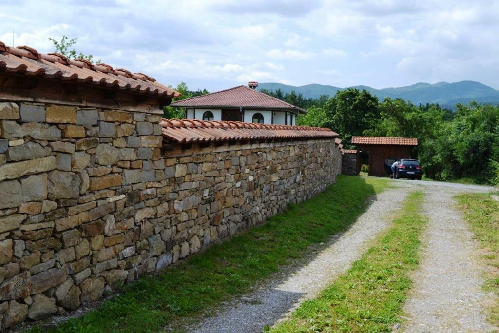 Sichanova Guest House Bruchkovtsi Bagian luar foto